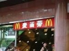 【閲覧注意】中国のマクドナルド店内で携帯の番号教えなかった女性を6人で袋叩き